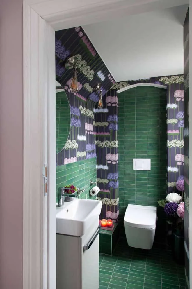 7. Emerald Plum 标志