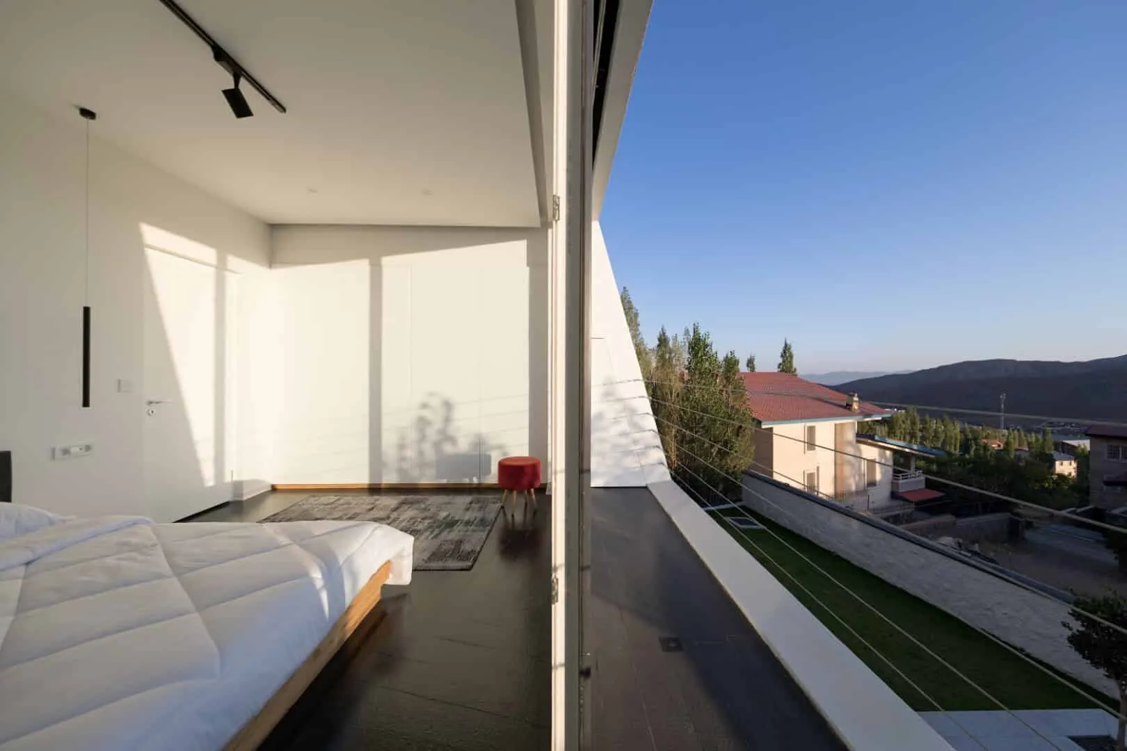 UC21 Architects设计的悬臂式住宅,位于伊朗莫什拉 UC21 Architects设计的悬臂式住宅,位于伊朗莫什拉