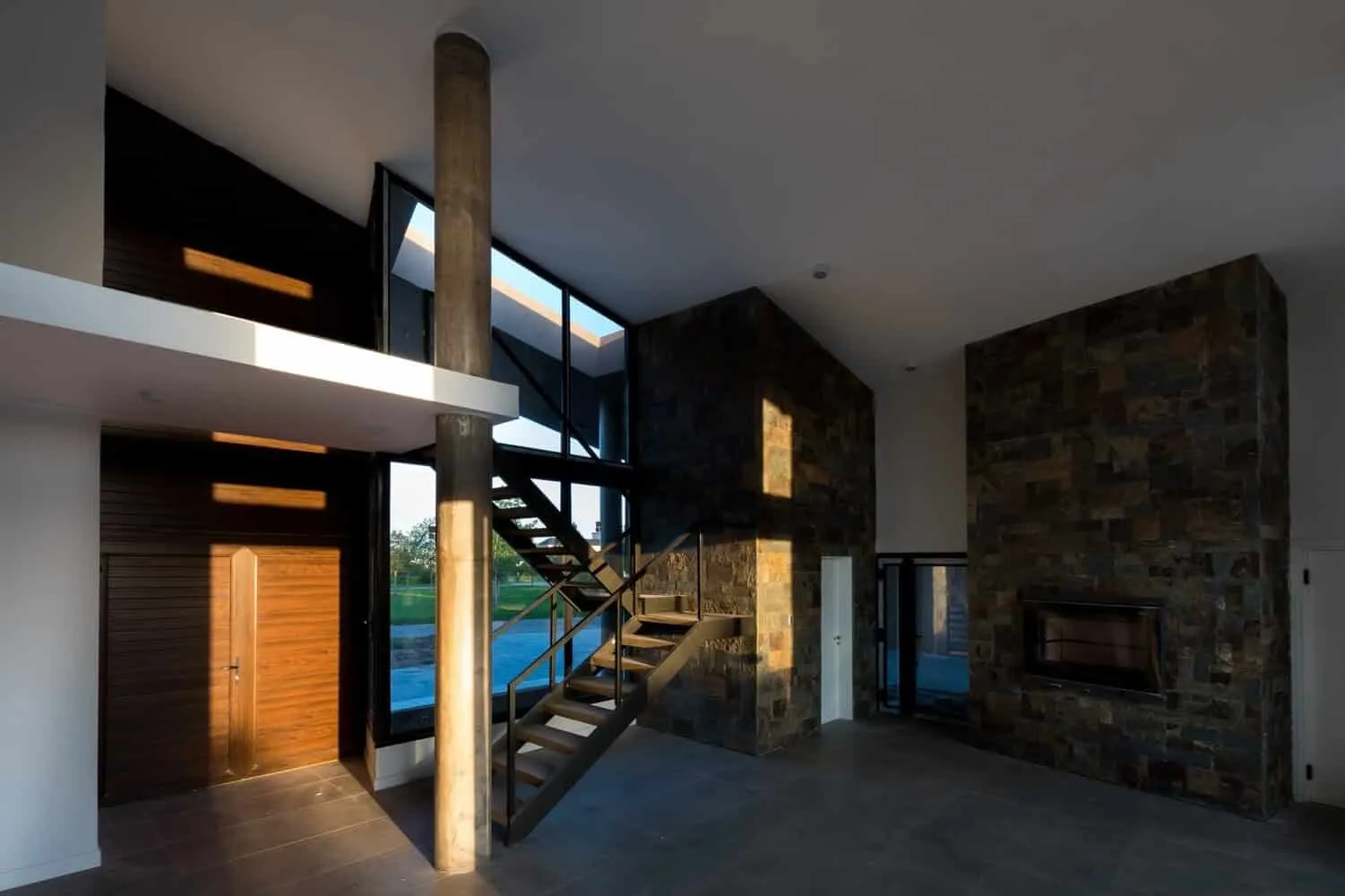 Single-Sided House by Ambroggio Arquitectos in Rio Cuarto, Argentina