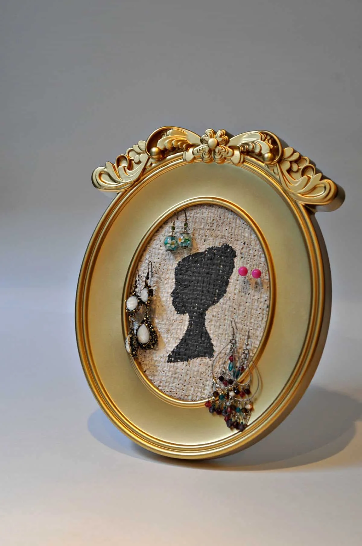 13. Fantástica organización de joyas y obra artística