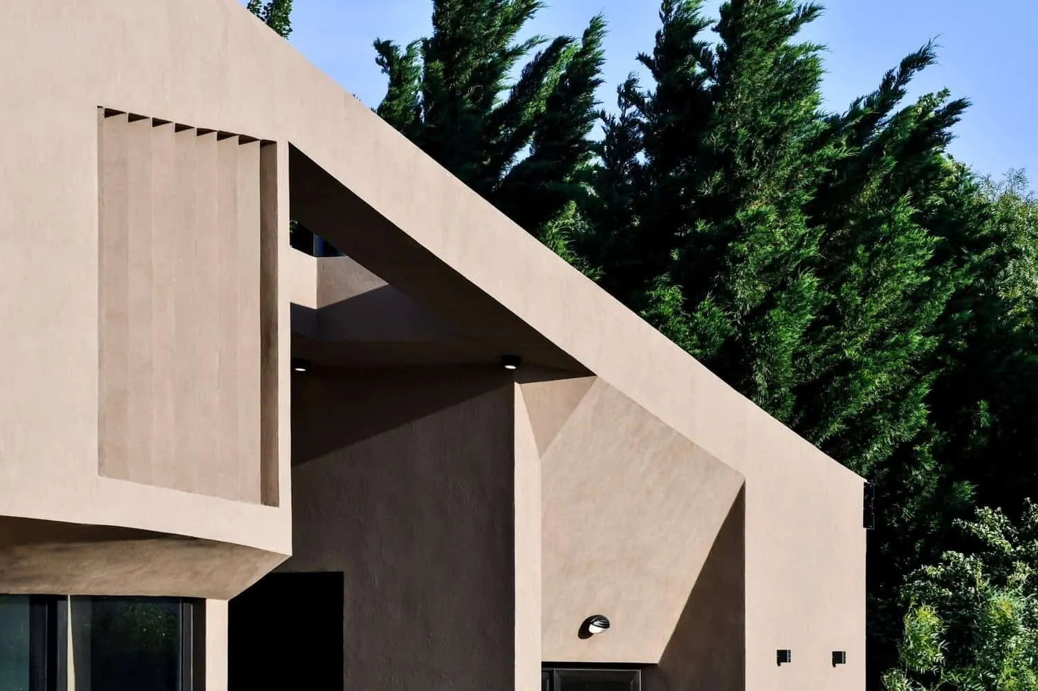 Single-Sided House by Ambroggio Arquitectos in Rio Cuarto, Argentina