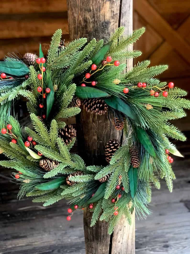 2. Pino con ramas de coníferas