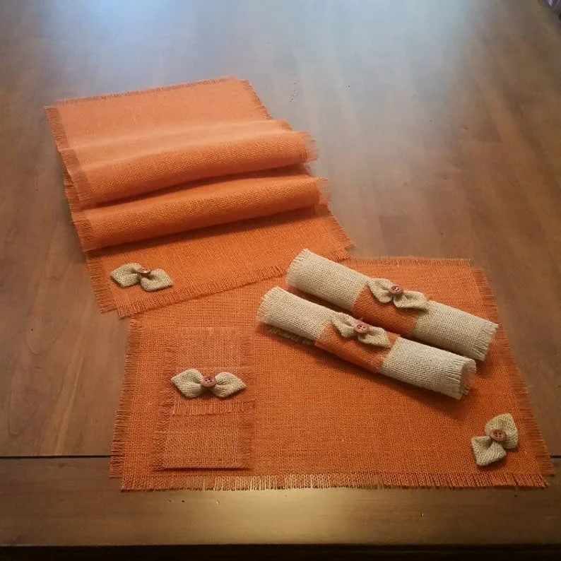 14. Textilien, Plakate, Halterungen für Besteck, Ringel für Servietten und dekorative Servietten