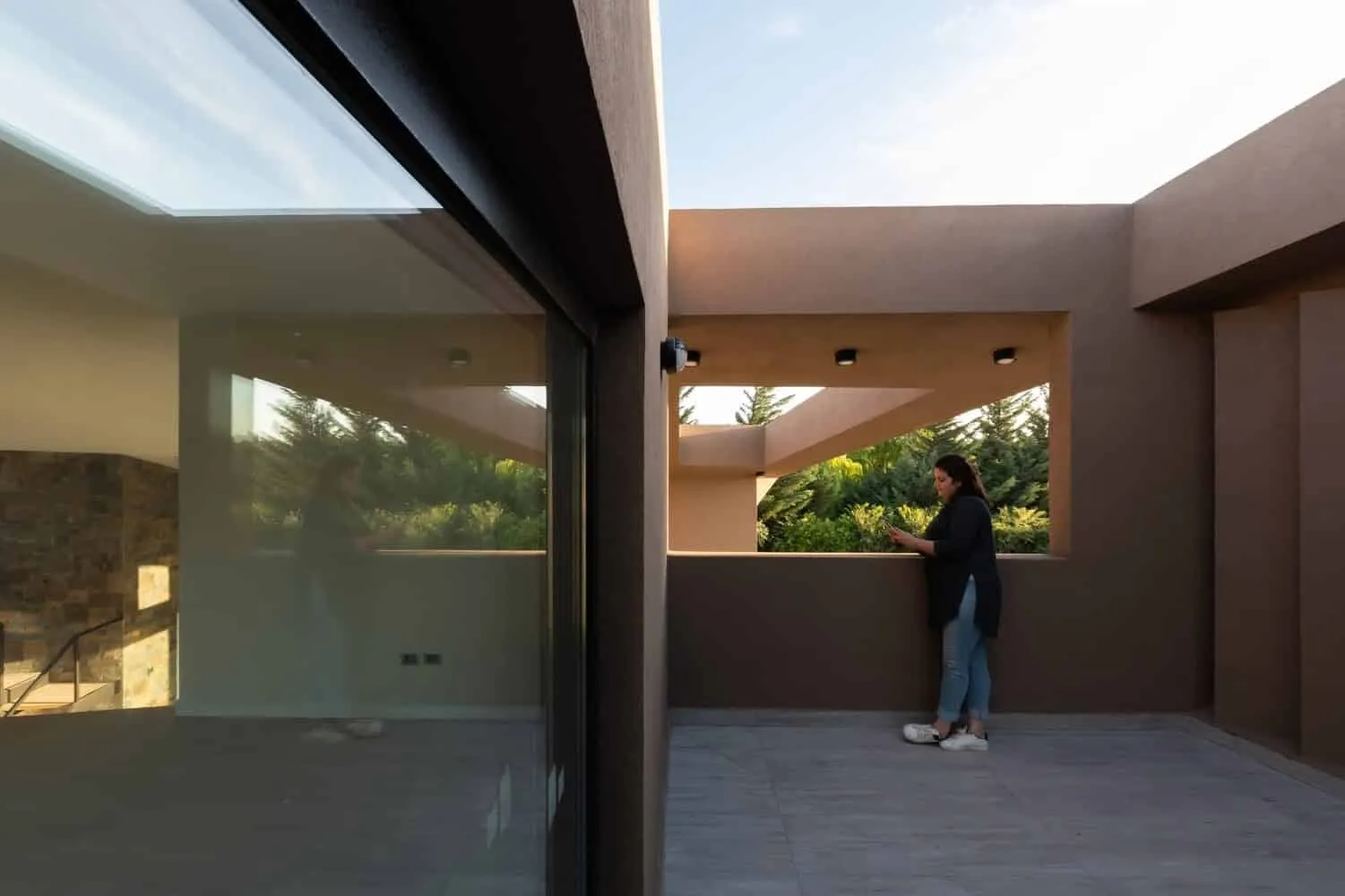 Single-Sided House by Ambroggio Arquitectos in Rio Cuarto, Argentina