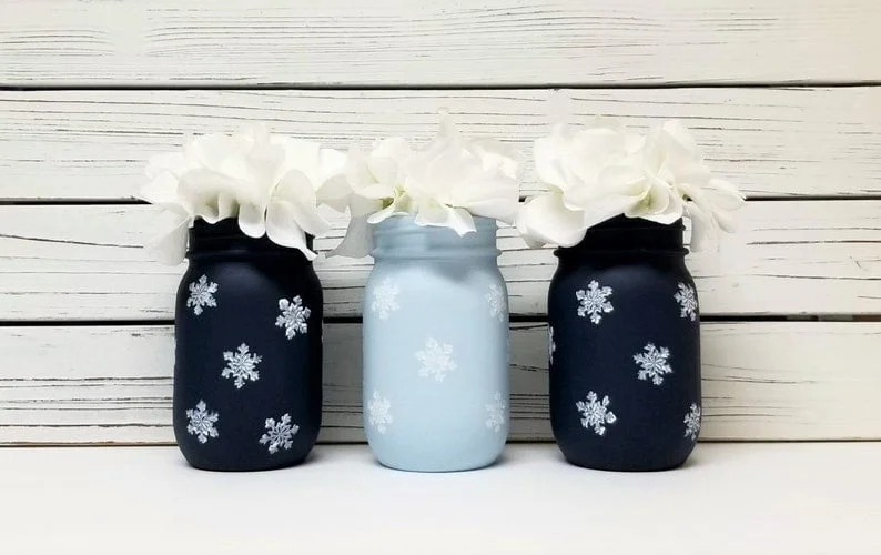 18. Gläser mit Schneeflocken