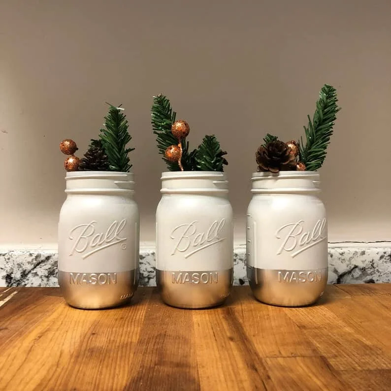 4. Weiße und silberne Gläser mit Zentrum