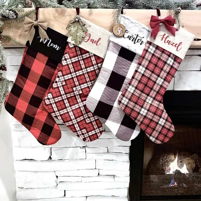 14. Кастомні вишиті Різдвяні носочки