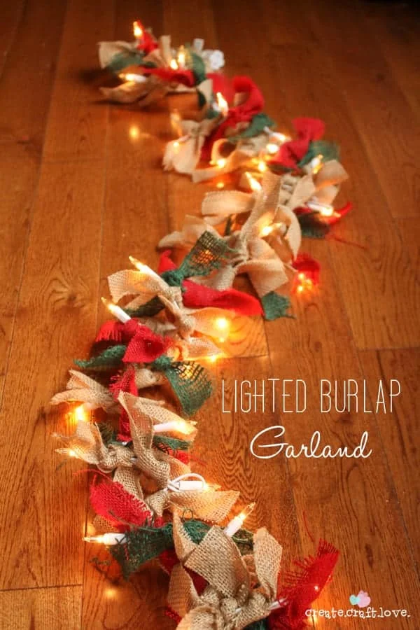2. Guirnalda de terciopelo iluminada para Navidad