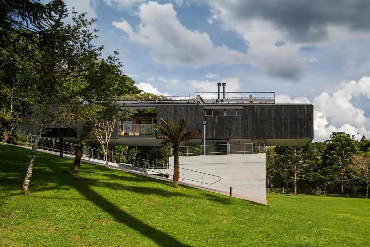 House in Mantiqueira by Una Arquitetos in Brazil