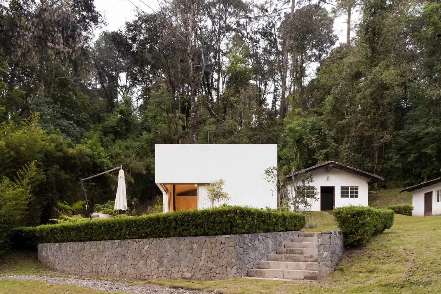 VR Cabin by CRB Arquitectos in Valle de Bravo, Mexico
