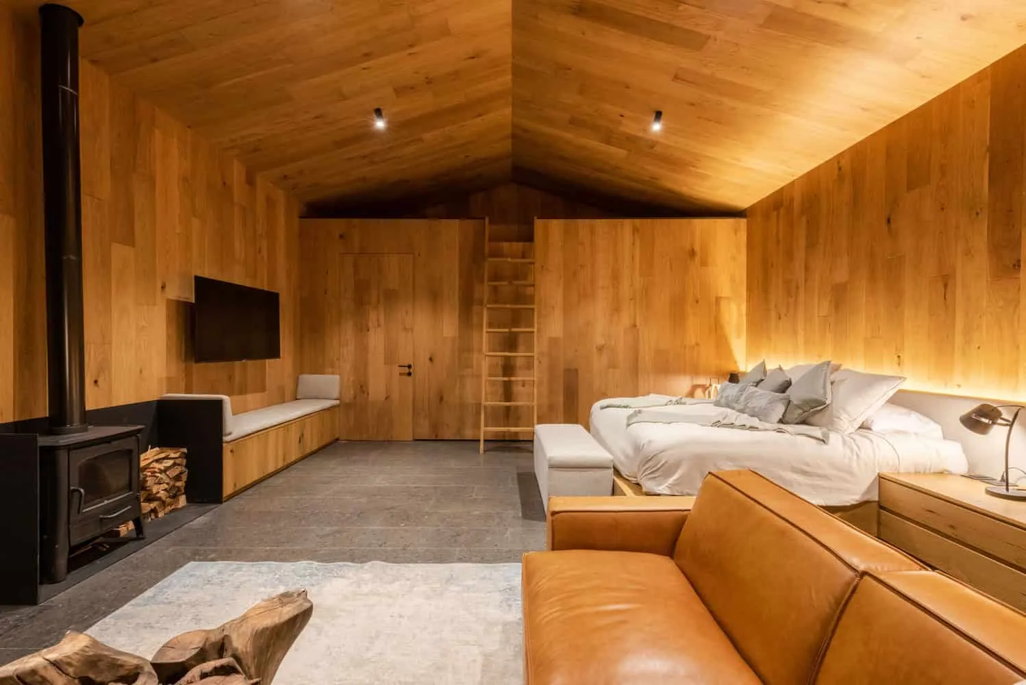 VR Cabin by CRB Arquitectos in Valle de Bravo, Mexico