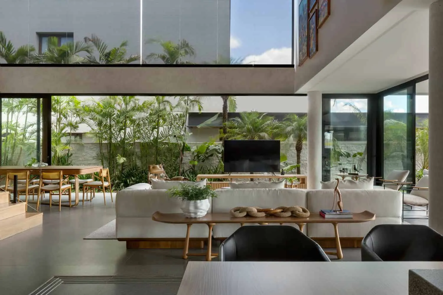 Leo Romanо设计的AK House，位于巴西戈亚尼亚