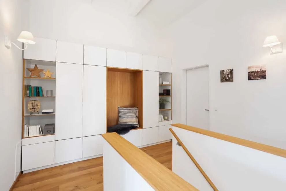 11. Сучасний інтер'єр коридору