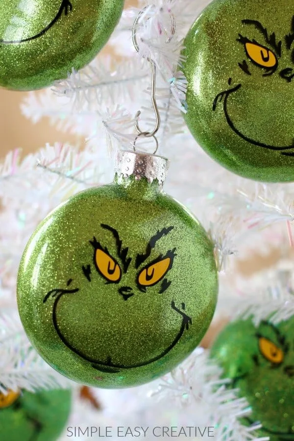 Manualidades navideñas con el Grinch