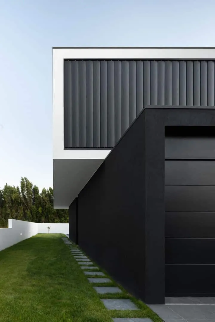 弗拉里建筑网络在葡萄牙阿维罗的对角线住宅