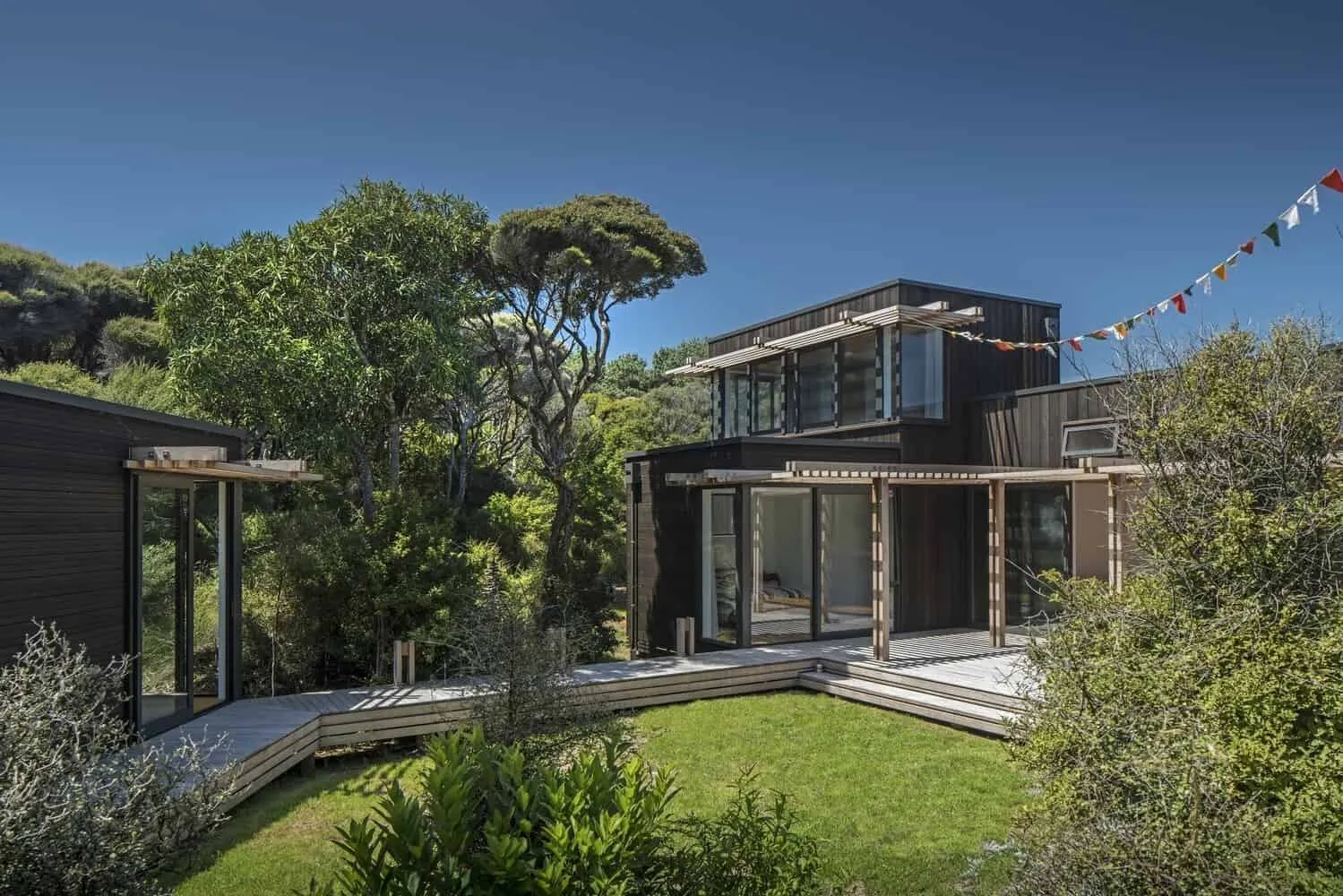 Peka Peka II House by Herriot Melhuish O'Neill Architects in New Zealand
