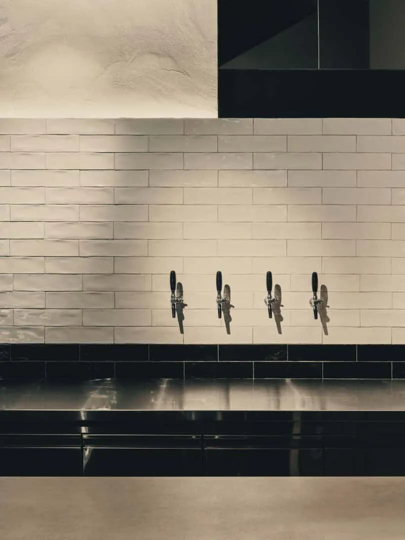 URBANJOBS的Nappo Pizza餐厅——位于伊斯坦布尔 Canyon购物中心的极简主义餐厅