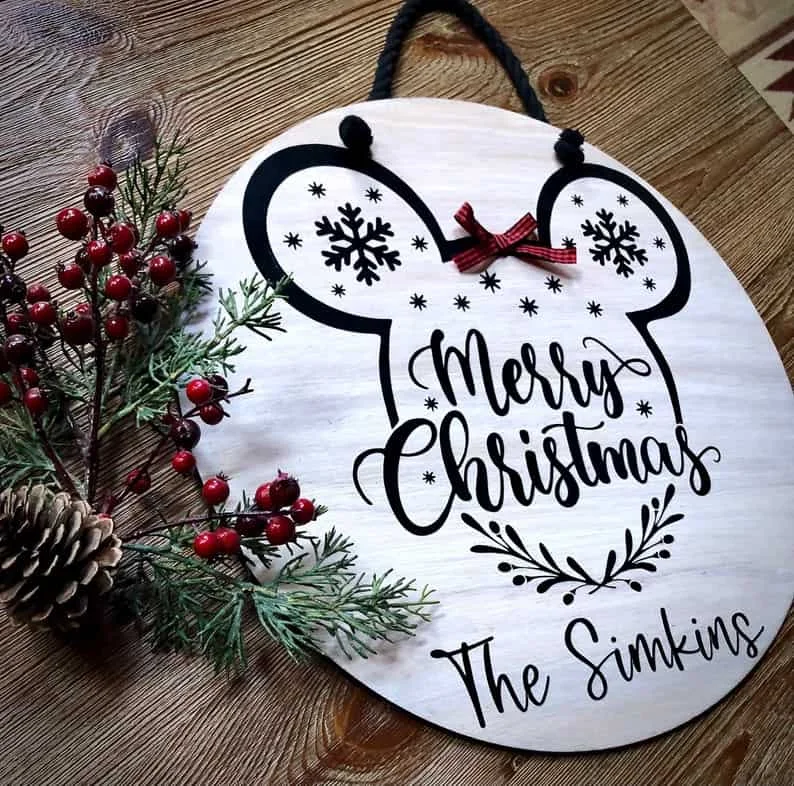 7. Adorno navideño familiar personalizado