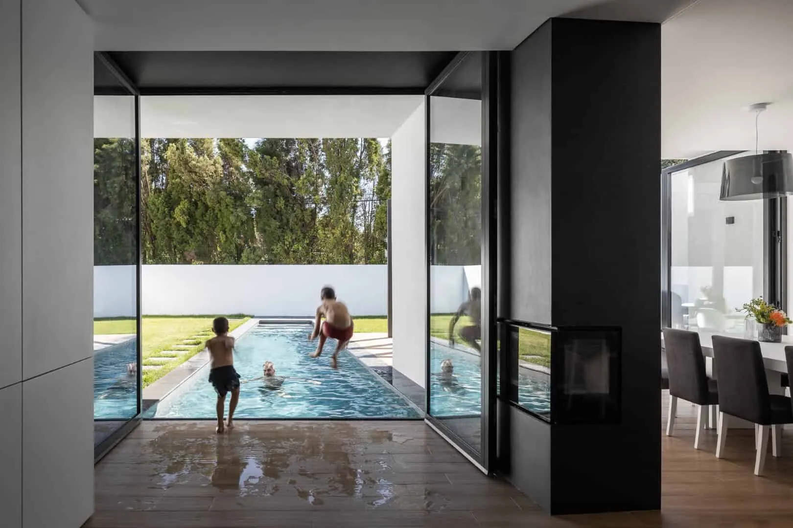 弗拉里建筑网络在葡萄牙阿维罗的对角线住宅