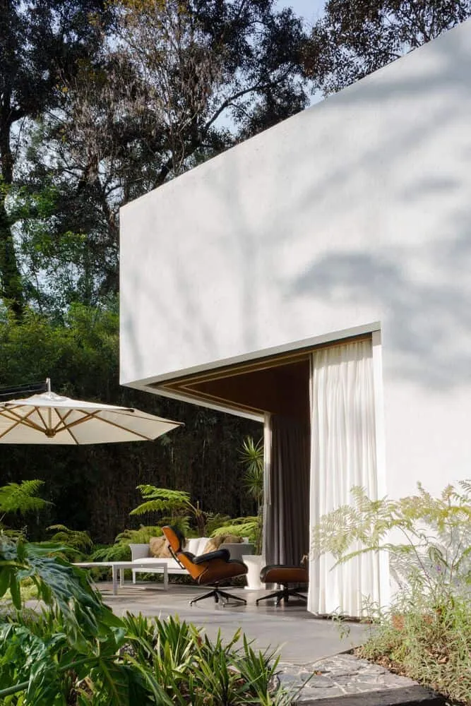 VR Cabin by CRB Arquitectos in Valle de Bravo, Mexico