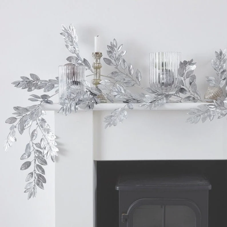 9. Silberne Weihnachtsgirlande aus Blättern