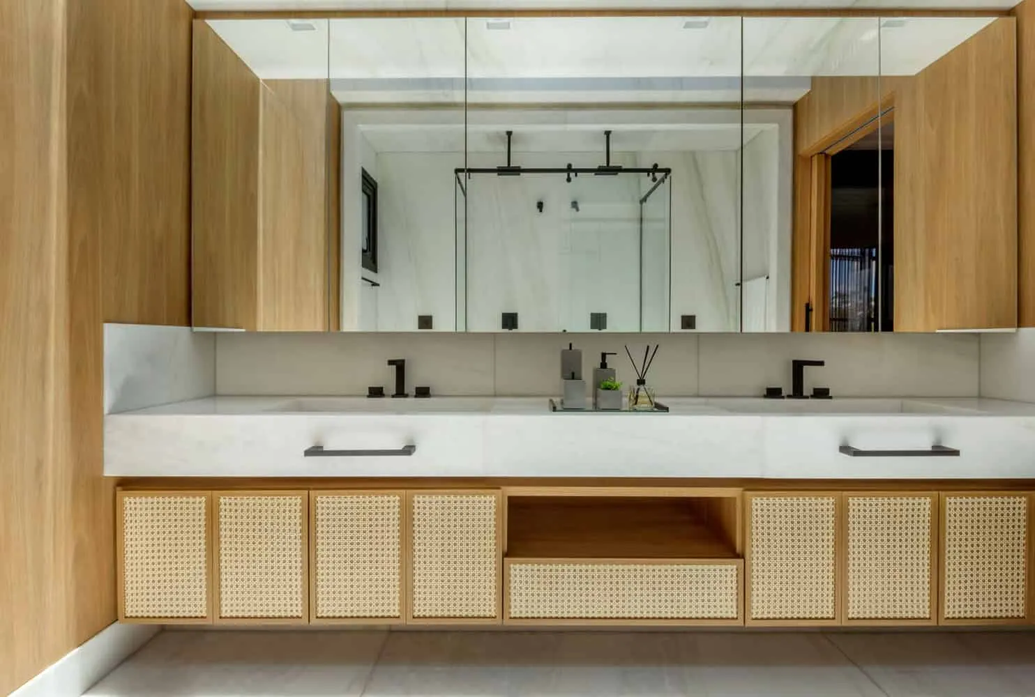 Leo Romanо设计的AK House，位于巴西戈亚尼亚