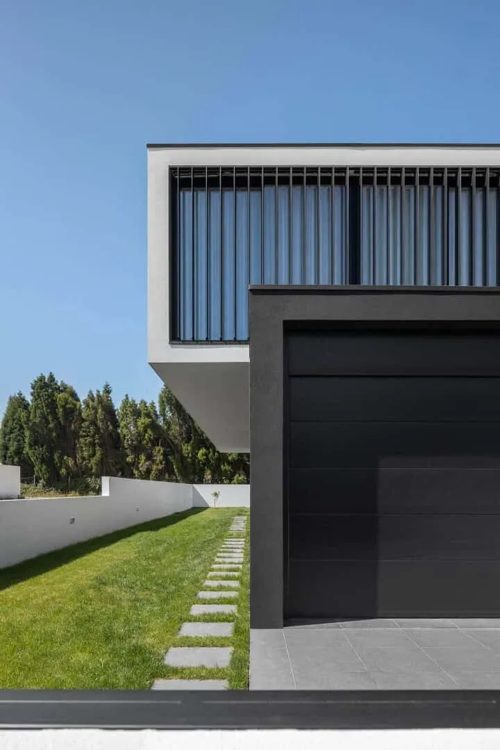 弗拉里建筑网络在葡萄牙阿维罗的对角线住宅