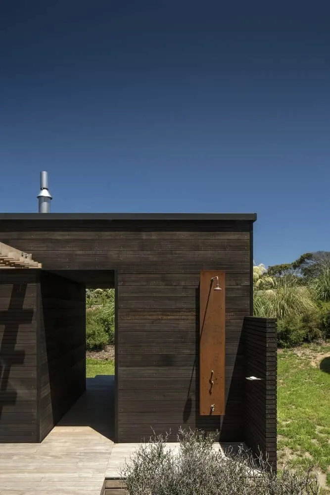 Peka Peka II House by Herriot Melhuish O'Neill Architects in New Zealand