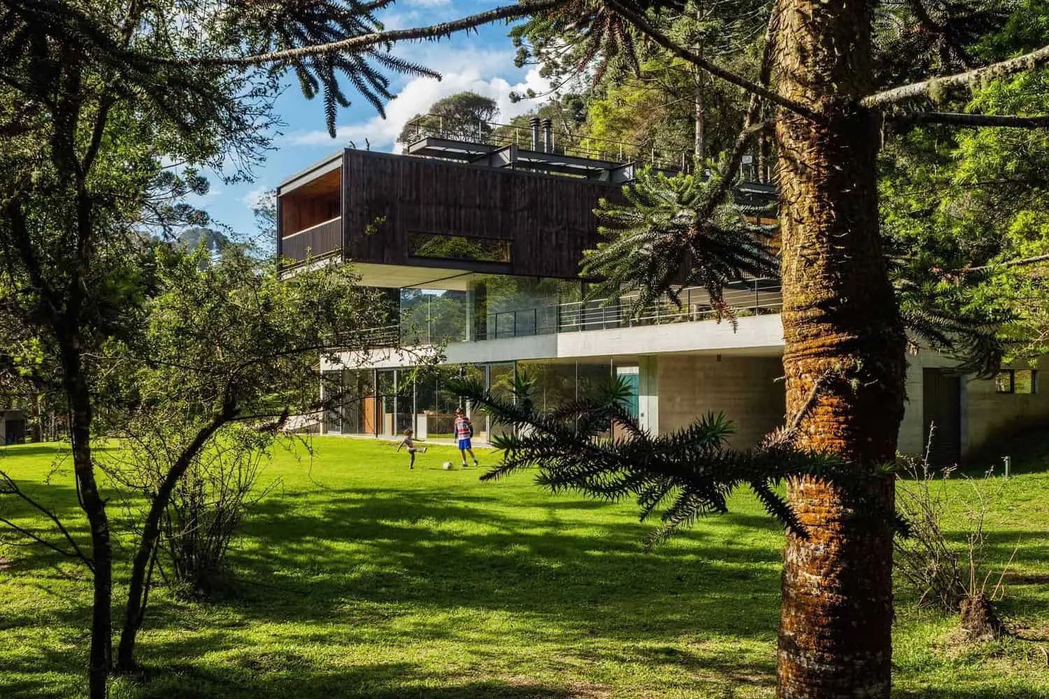 House in Mantiqueira by Una Arquitetos in Brazil