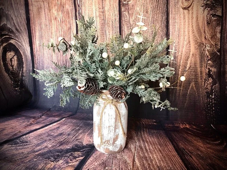 7. Weihnachtlicher Baum- und Eukalyptus-Busch mit Glanz in der Winterzeit