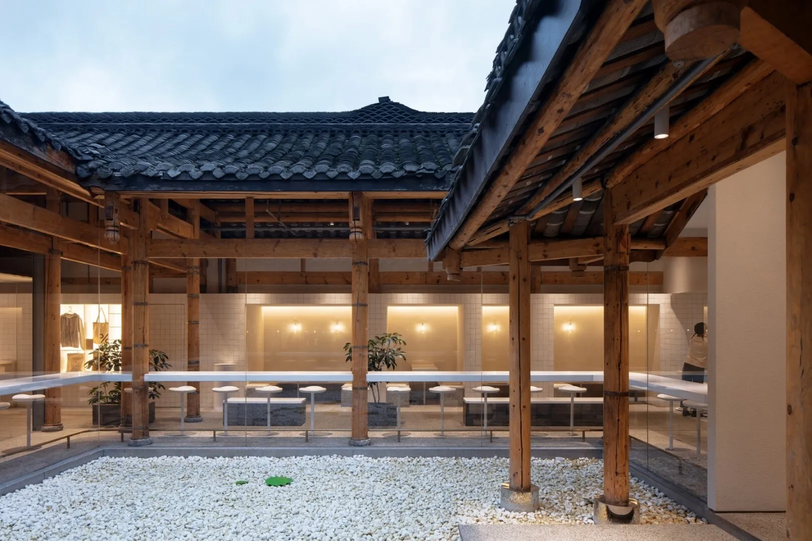 Arabica Kuanzhai Alley by B.L.U.E. Architecture Studio: A Contemporary Café in Chengdu’s Historic Courtyard