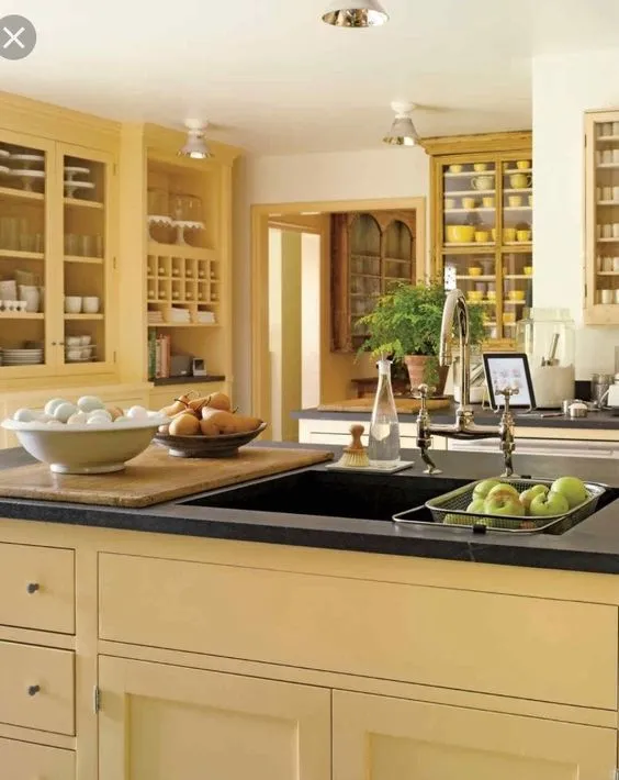 令人印象深刻的黄色厨房橱柜创意