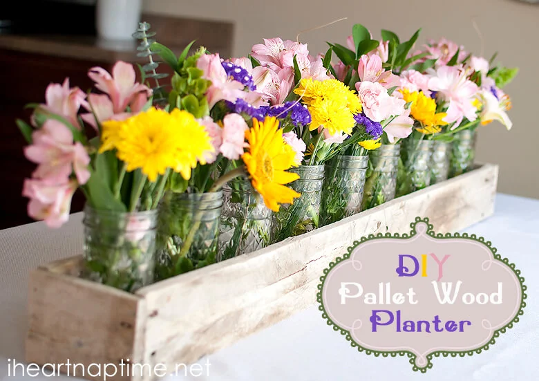 11. Macetero DIY de madera de paletas