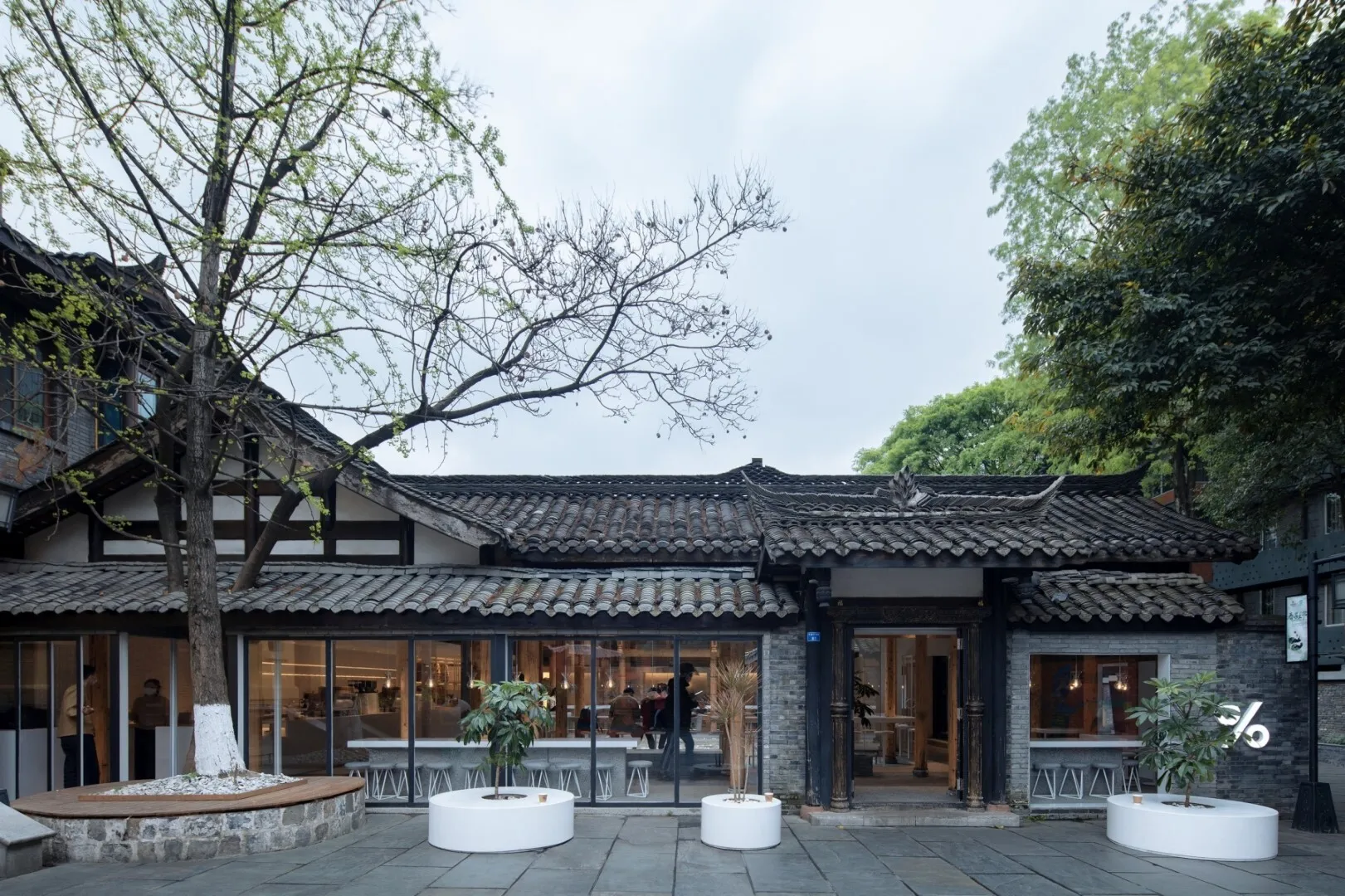 Arabica Kuanzhai Alley by B.L.U.E. Architecture Studio: A Contemporary Café in Chengdu’s Historic Courtyard