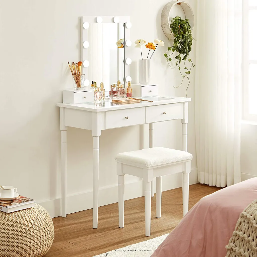 Stylish and Universal Makeup Tables for a Cozy Bedroom
