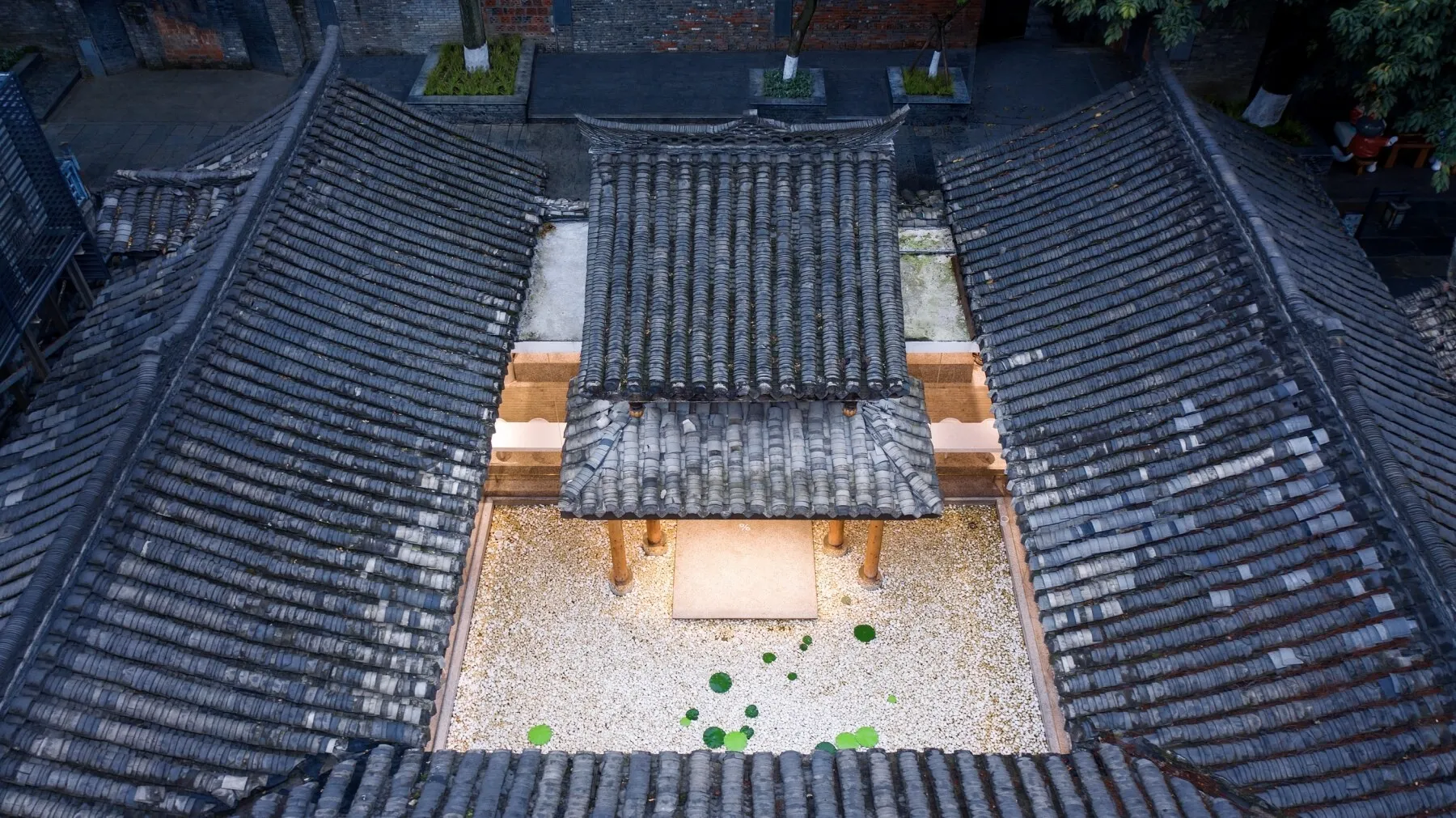 Arabica Kuanzhai Alley by B.L.U.E. Architecture Studio: A Contemporary Café in Chengdu’s Historic Courtyard