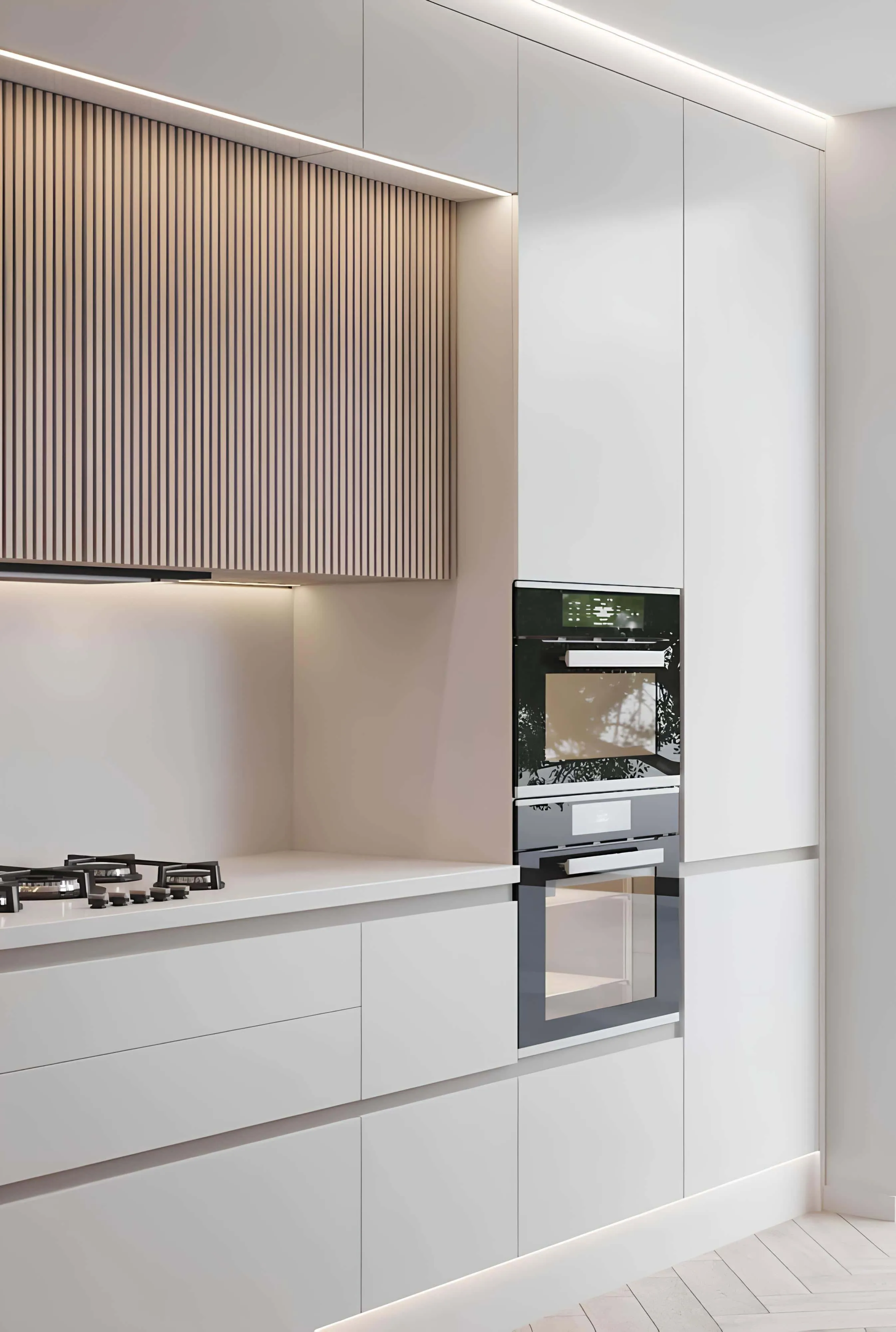 带有垂直木质细节的现代白色厨房 带有闪亮白色门板和垂直木质面板的现代厨房