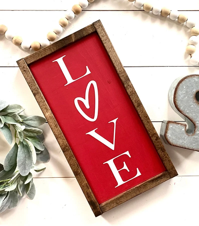 4. Cartel con la palabra Amor en estilo granjero