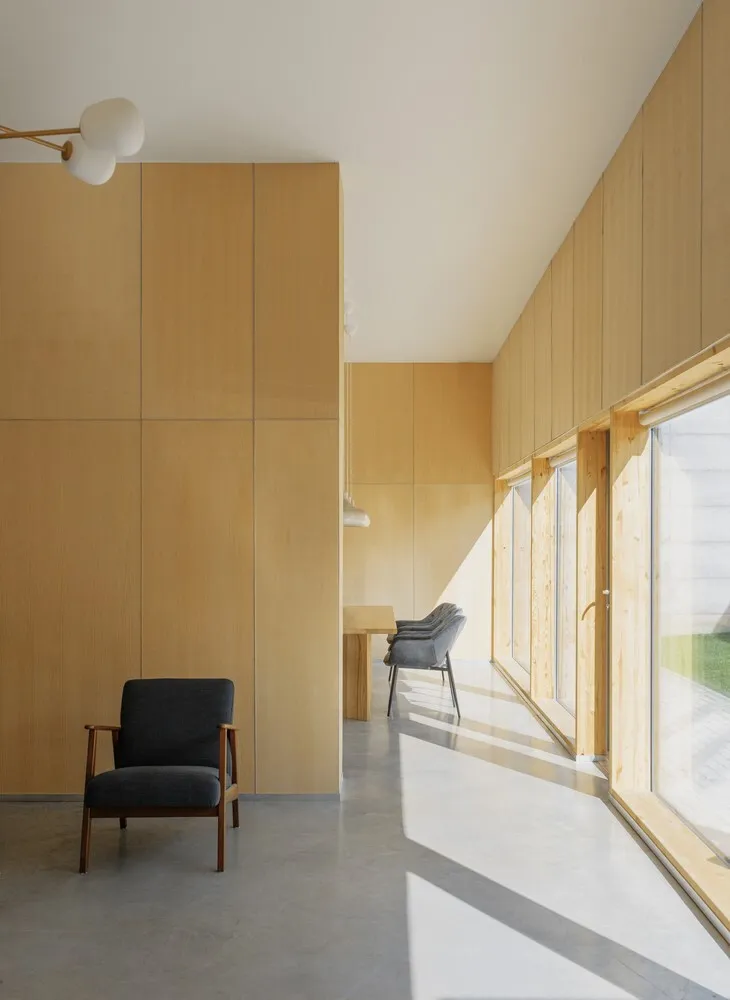 Villa Acer by Maxim Kaluzhak in Hintsesti, Moldova