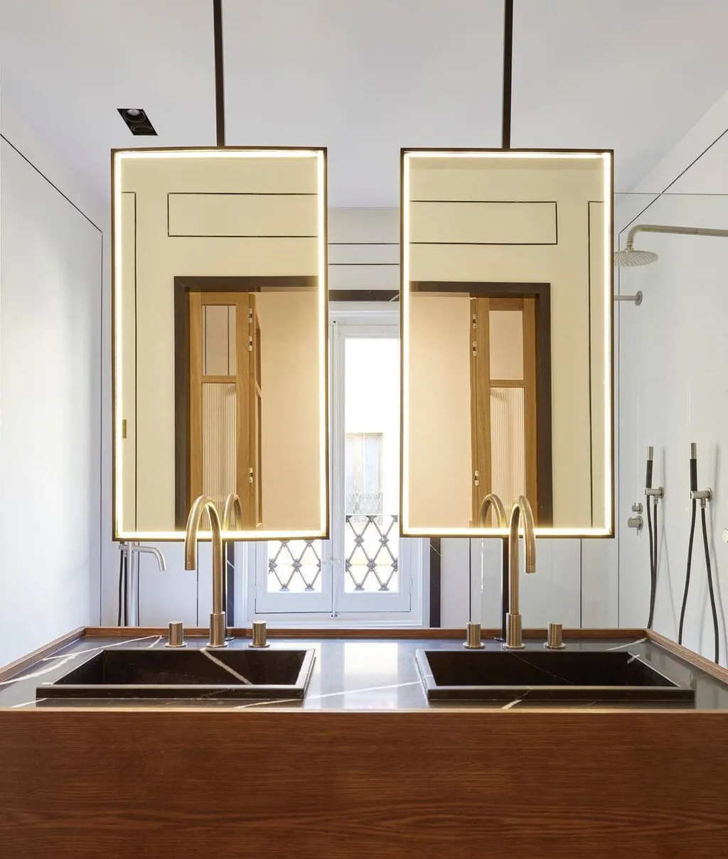 Baths with installation under the window without support on the wall