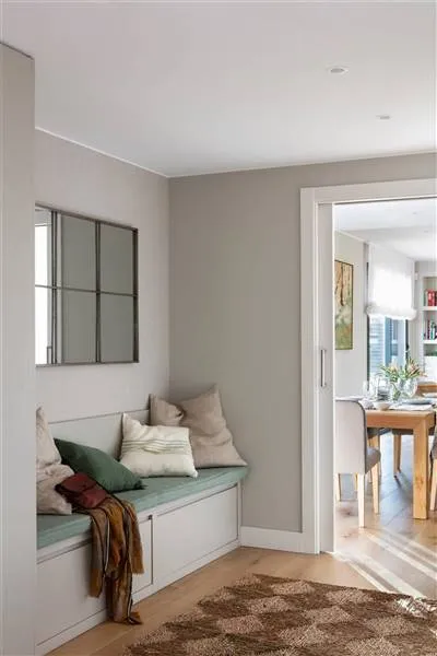 如何在小玄关中组织秩序和储物空间