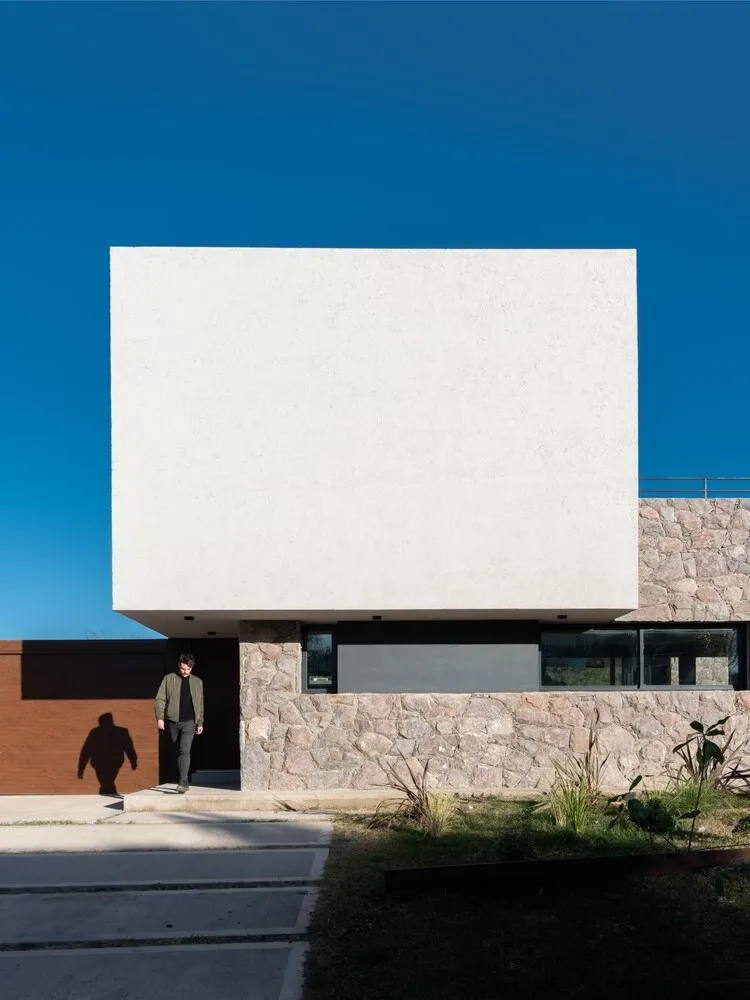 PSV建筑事务所设计的LVF住宅，位于阿根廷维尔莱艾伦德