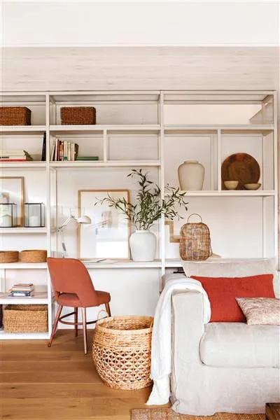 占据整面墙的客厅家具