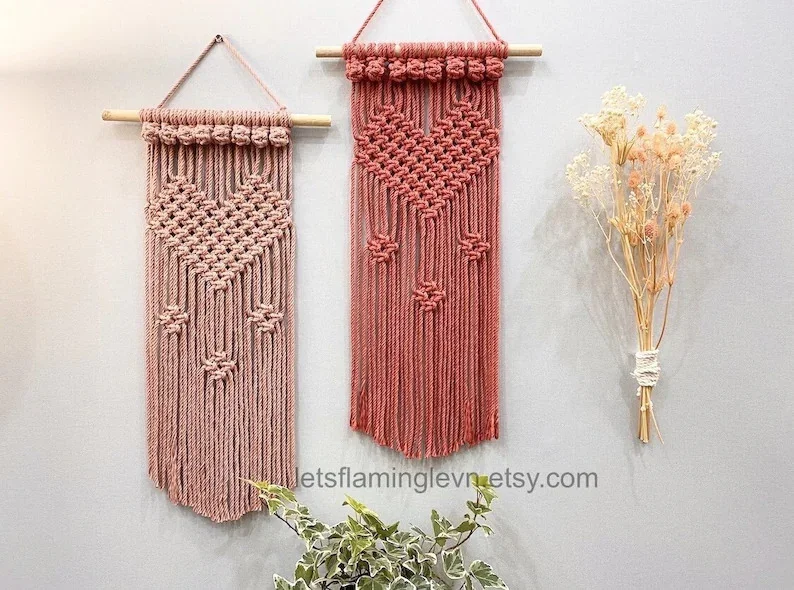 8. Makramee-Herz-Hängedekoration