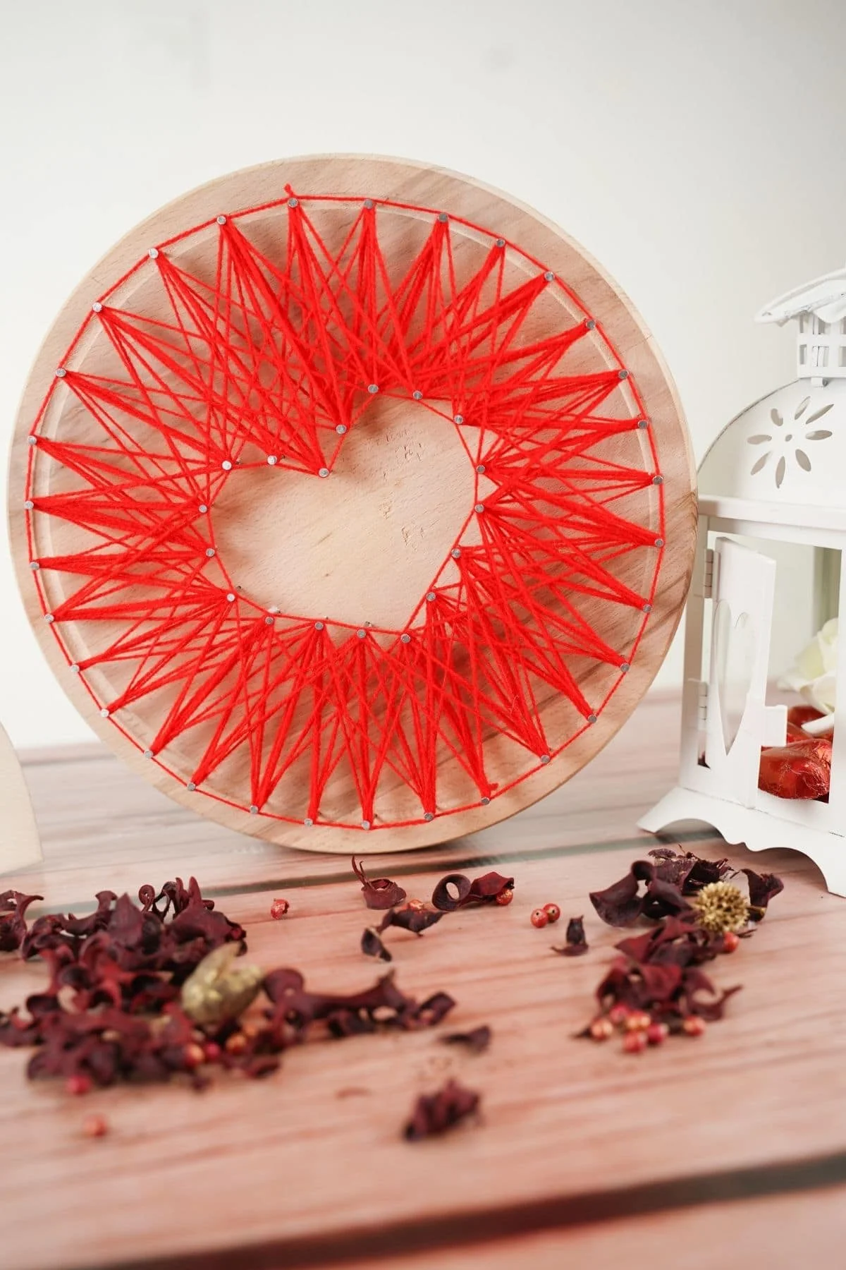 16. 万圣节可爱的心形悬挂装饰