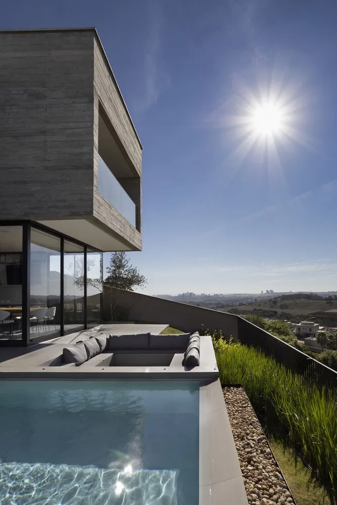 N2B Arquitetura的BC住宅：融入里贝拉乌普雷托坡地的现代建筑