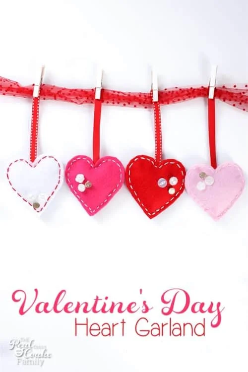 10. DIY Felt and Button Valentine’s Garland