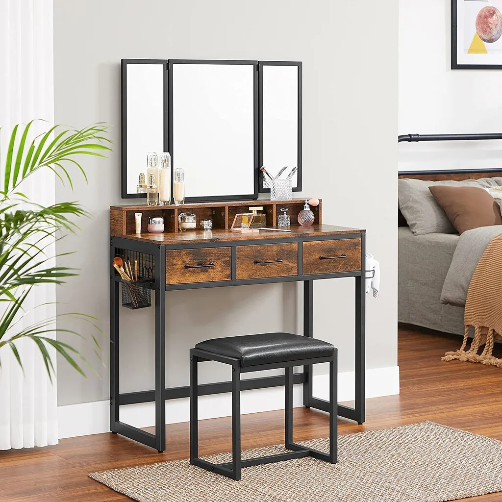 Stylish and Universal Makeup Tables for a Cozy Bedroom