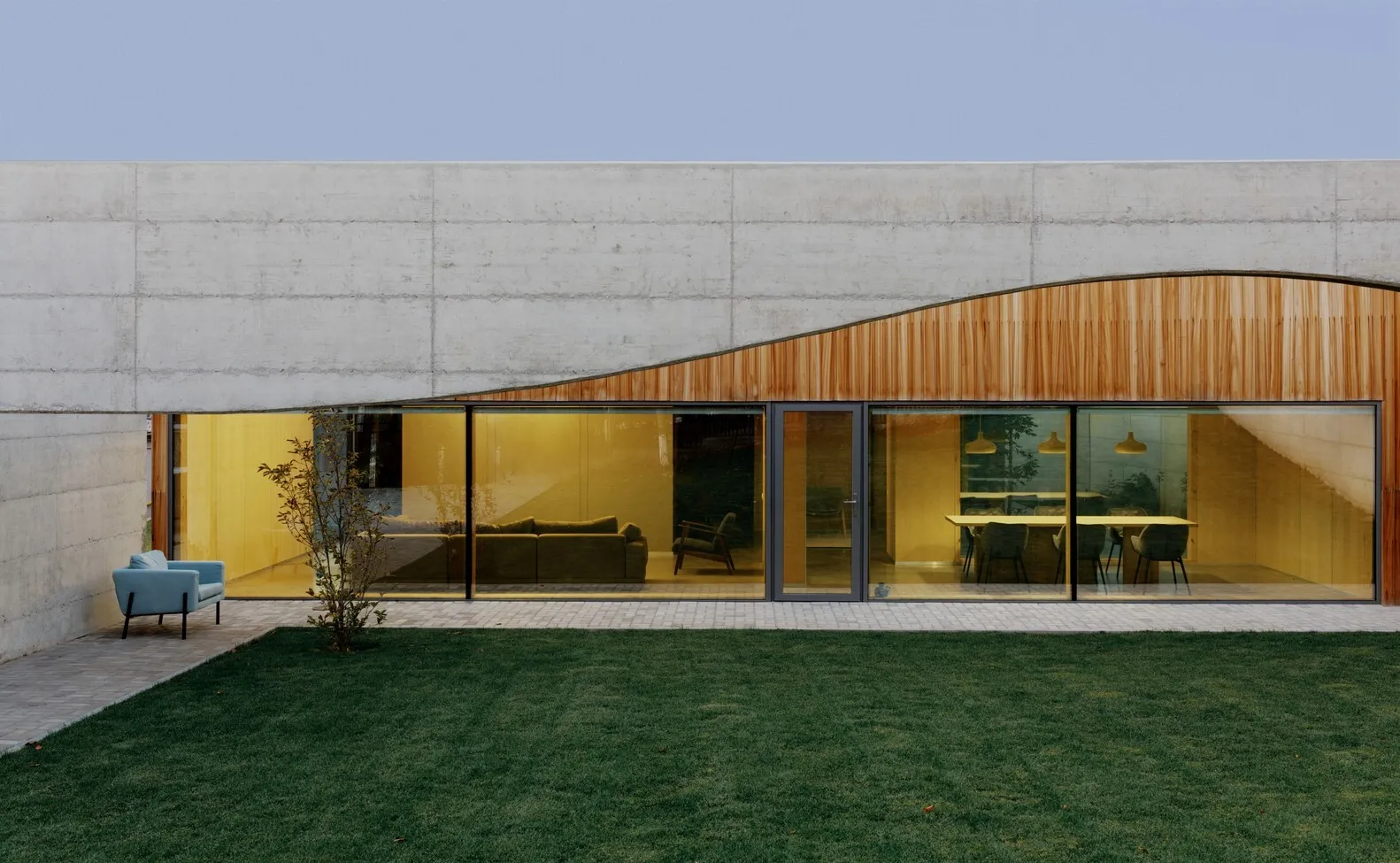 Villa Acer by Maxim Kaluzhak in Hintsesti, Moldova