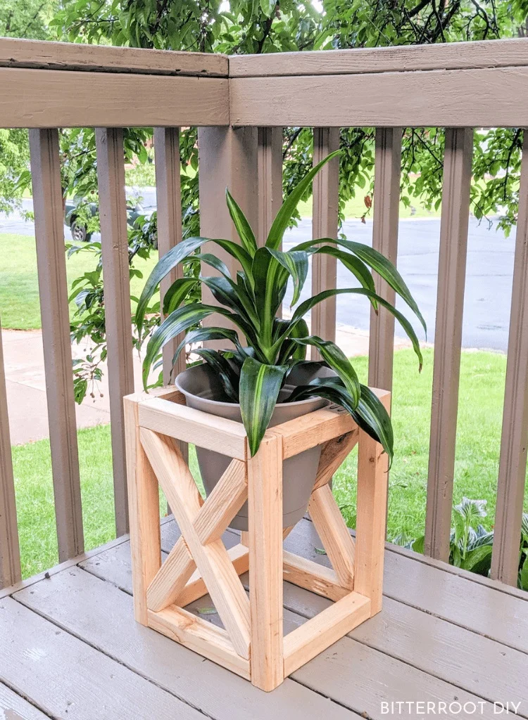 5. Soportes de plantas al aire libre DIY